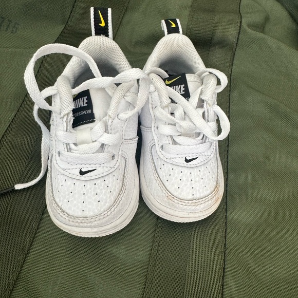 Toddler 4c gently used sneakers. - Picture 2 of 2